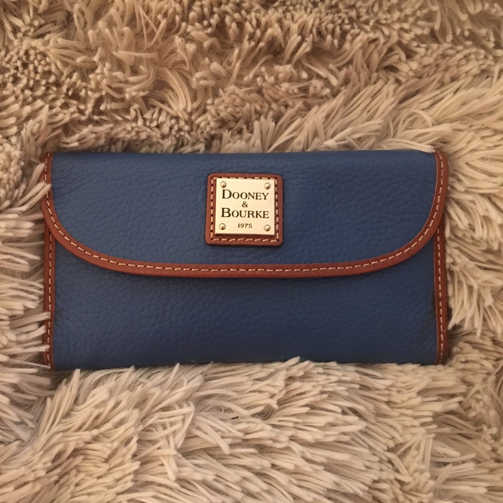 Dooney and Bourke Leather Continental Wallet